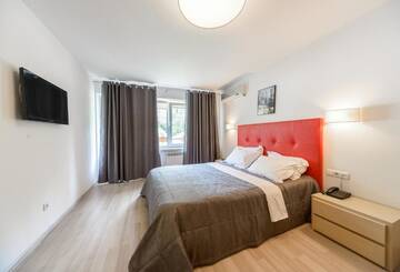 Просторные апартаменты с 1 спальней и кухней в  Partner Guest House